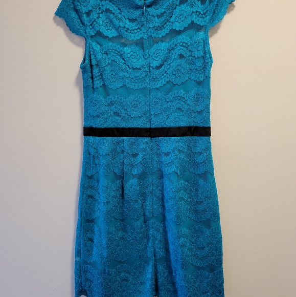 Blue lace dress - Picture 3 of 4